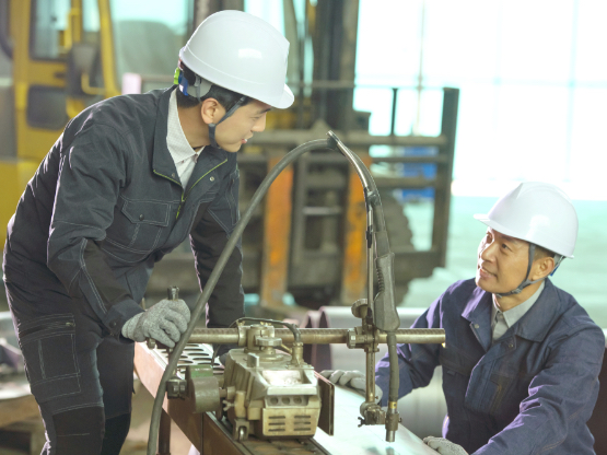 自動車部品の製造補助
